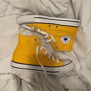 BRAND NEW YELLOW CONVERSE